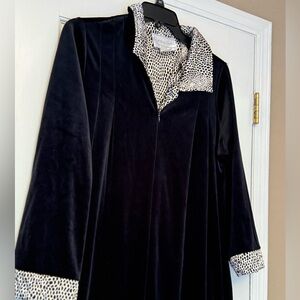 Cinema Etoile Black and White Leopard Print Robe